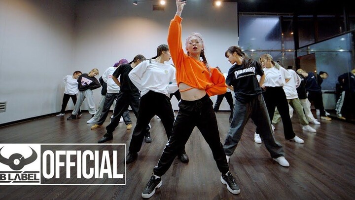 Người ta nói rằng họ nằm trong top 1% các nữ thần tượng có khả năng nhảy tốt nhất. Phòng tập "Do Or 