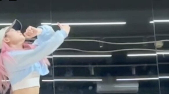 Bian BaekHyun, đừng quá tuyệt vời... / Liên Minh Huyền Thoại s13 Bài hát chủ đề Heart of Steel hoang