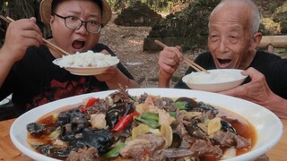 A Famous Sichuan Recipe: Stir-fried Pork Tripe with Chicken Gizzard