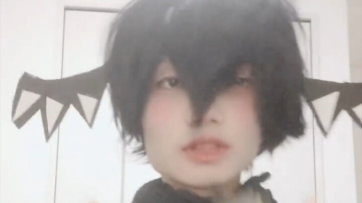 你好！我是个刚开始玩Cosplay的新手，准备出《Roblox》里的“Forsaken”，请多多关照！