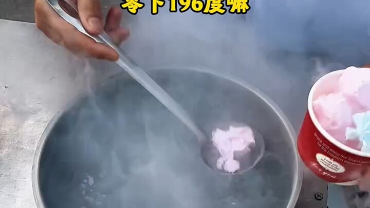 Gặp tình cờ kem khói tuổi thơ ở quán vỉa hè, 5 tệ một suất; món đồ nổi tiếng một thời, ai còn nhớ kh