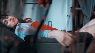 男子失恋后自断双腿，藏在女友的沙发里，每天让她坐在自己身上