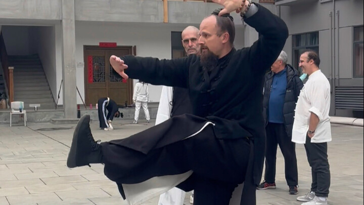 收到好多评论，好多私信，建议我邀请老乡甲亢哥 Speed 来武当山修仙！