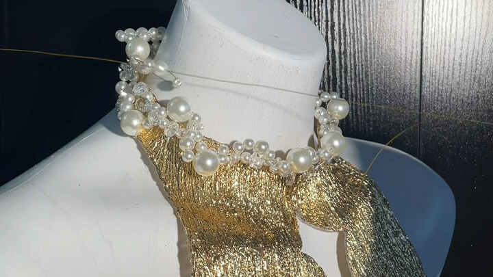 A Hollow Golden Armor Cross Crafted with a 3D Printing Pen