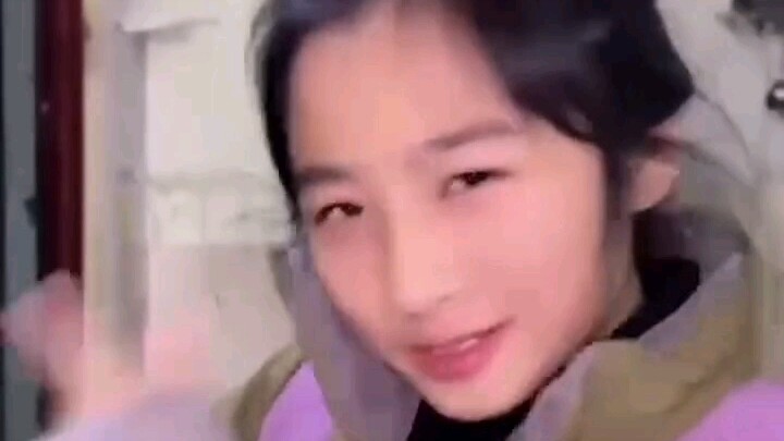 Mẹ khoe hai cô con gái của mình: Sau khi thi xong, sự chênh lệch quá lớn! Cư dân mạng: “Niềm vui của