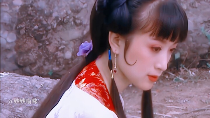 بسبب نحافتها الشديدة، خضعت لحقن تسمين الوجه، فصرّح المشاهدون أنّ فمها يبدو كما لو كانت تحمل حبتَي سك