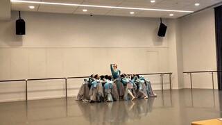 藏族舞群舞剧目《天浴》排练版，编导：吴欢，作曲：邓韵，舞者：上海歌舞团。