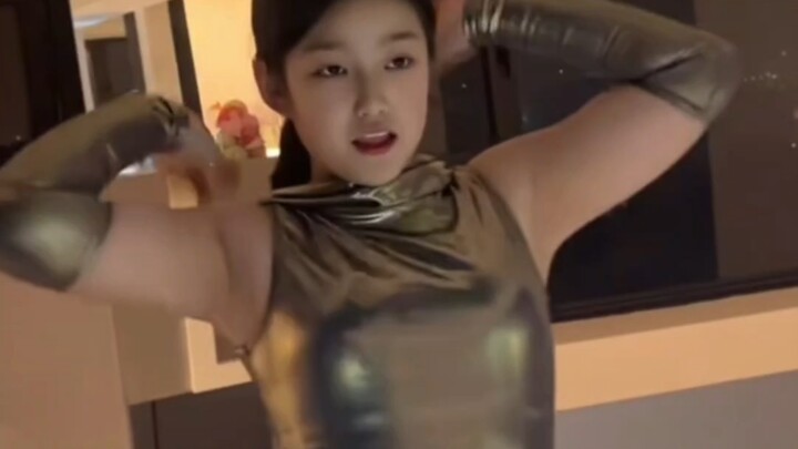 可爱萌妹子即兴舞蹈