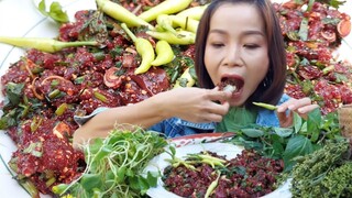 ลาบเลือด ก้อยขม ผักกะเดาขมๆ ปั้นเข่าคุ้ยเบิ่งจักโบก ฟาดบึ้มๆ กินยามได๋กะแซ่บ27/ม.ค/64