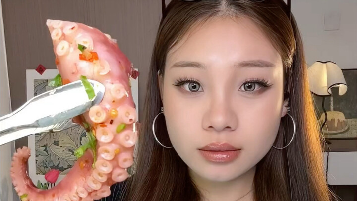 Bụng bé đang sấm rền! Bạn có thể cho tôi một đĩa nộm kiểu Thái để ăn không?