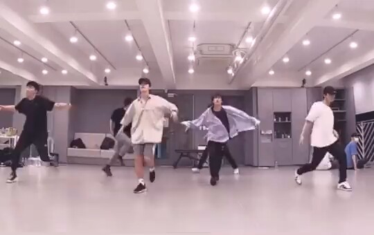 李俩小分队的舞蹈力量感