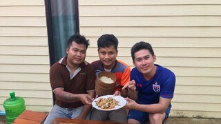 ก้อยสามสิบกลีบกินกับอ้ายใหม่ อาม