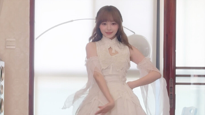 Sentiments Amid Falling Flowers | A kind of longing—flowers drift and fall, water flows on its own~