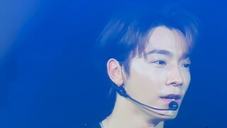 [SJ] Isn't this the Beijing show?! A little overbearing tiger! Love it!