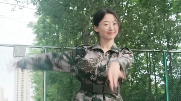 Military training is really tiring, but today we will be the first in the drill, so happy! Then let'