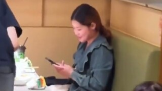 "العالم مليء بالخراب، لكن لا يزال هناك من يرمّم ما تهدم."