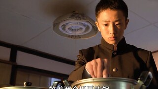 继母准备两个相同的锅，一口锅里没肉，而另一个则大肉满满。
