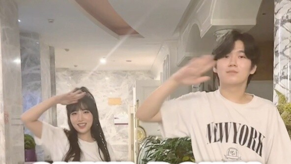 นี่เป็นครั้งแรกที่ผู้เข้าแข่งขันสอนฉันเต้น [ผู้เข้าแข่งขันชาวเกาหลี ovo]
