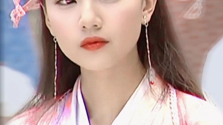 ผู้กำกับในสมัยนั้นกลับรวบรวมทีมนักแสดงจากสองฝั่งและสามภูมิภาค แถมยังดึงสาวงามมากมายมาได้ขนาดนี้เชียว