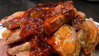 Soy-braised beef topped with chili oil, tendon meat with sinew—80 yuan per jin; cut into big chunks 