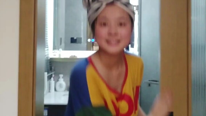 A young lady who tried to dance talk that talk after taking a shower (˃ ⌑ ˂ഃ )