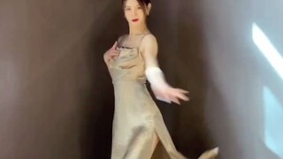 Nhảy xong phát hiện em nhỏ ở ngoài cửa sổ
