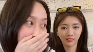 Tarian langsung Mako bagus sekali. Tariannya Mako banget.