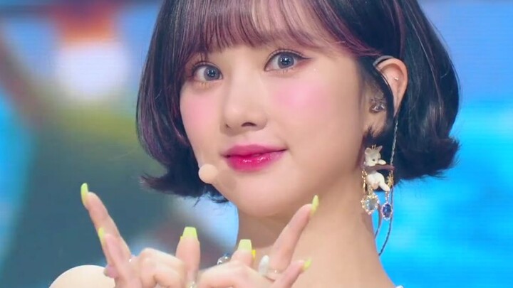 VIVIZ's latest comeback track LOVEADE 220708 performance stage