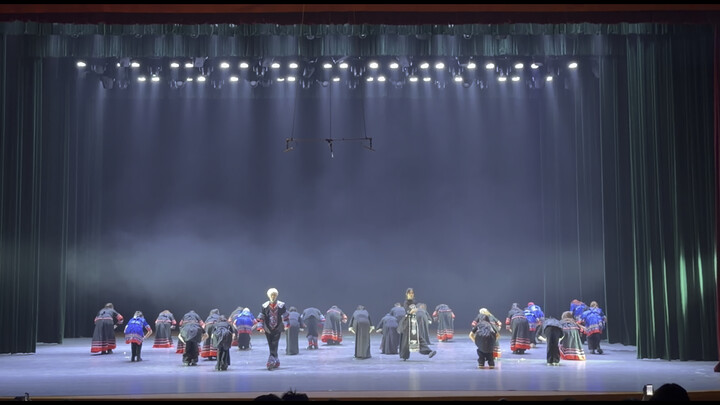 جبل يقابل جبلاً، وضفة تقابل ضفةً… آه، سيف، سيف، سيف!