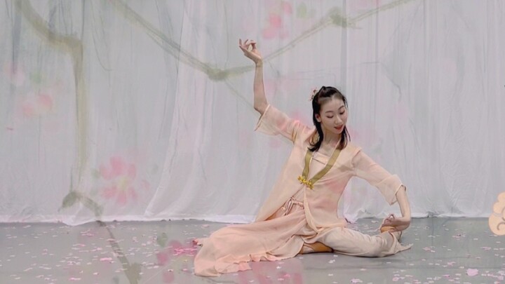 Fame28 original classical dance "Flowing Water Peach Blossom" 🍑🌸by. Shanghai Theatre Academy Yummy t