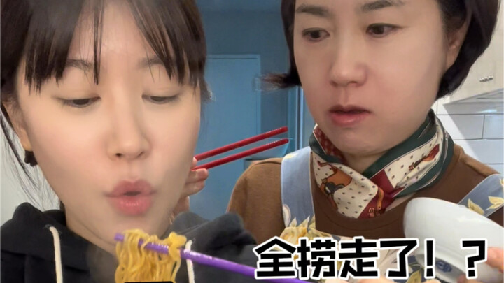 Người Hàn lần đầu làm món gà hầm cho mẹ!