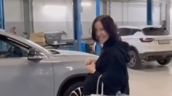 Selamat kepada wanita cantik Rusia yang telah meminang Lynk & Co kesayangannya!