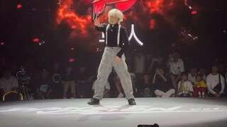 Kunkun gây sốc trong phần thi hip hop, Xiao Heizi khoe đôi chân gà đúng không (ง •̀_·́)ง