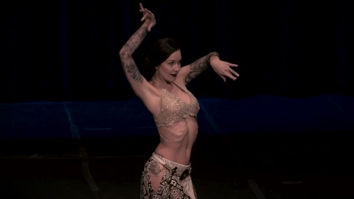 Sara Lynn Danced Like a Python in This Video.
