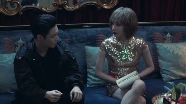 What do you do when you run into an acquaintance at a nightclub? Both of their faces turn awkwardly 