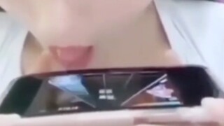 Chơi game bằng lưỡi là có thật 😆😆😆