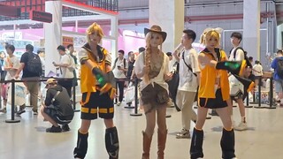 BW live! Dancing with beautiful cosplayers!!
