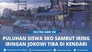 Momen Puluhan Siswa SKO dan Warga Sambut Iring Iringan Kendaraan Presiden Jokowi Tiba di Kendari