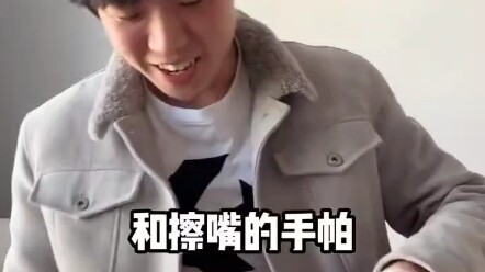 Membawa pisau saat ulang tahun itu wajar, kan?