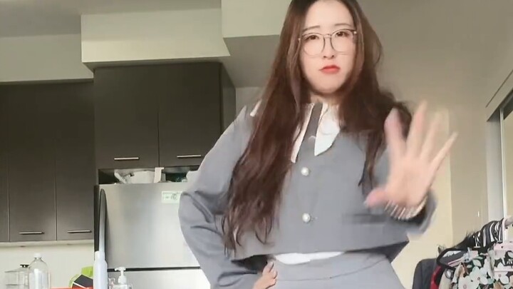 The anchor who doesn't wear high heels when dancing is not a good international student (Yang Le Yan