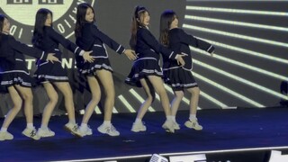 มันน่าอายมากที่ได้เป็นคนแรกบนเวที! นักเรียนมัธยมปลายหญิงเต้น "ปังปัง" บนเวที