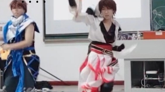 Li Bai, who drank fake wine, danced happily