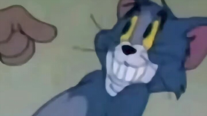 ملك الذئاب: الإشارة عندك هي الأسوأ، دعني أرى ما المشكلة [يضحك باكياً]