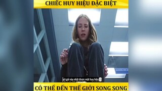 Chiếc huy hiệu đặc biệt có thể đến thế giới song song