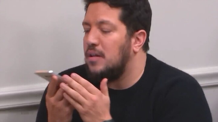 สองพี่น้องคู่ซี้ลองเล่นชาเลนจ์ห้ามหัวเราะกลางที่สาธารณะ ผู้คนบนท้องถนนถึงกับอึ้ง! 【4 หนุ่มแสบ】