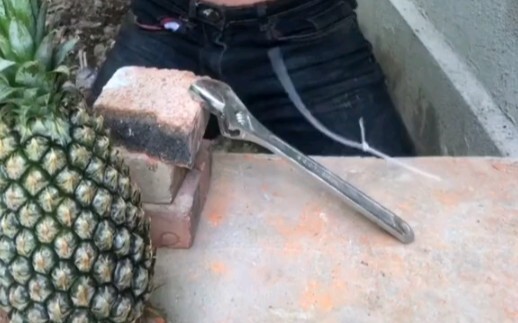 أناناس مهروس في الصدر