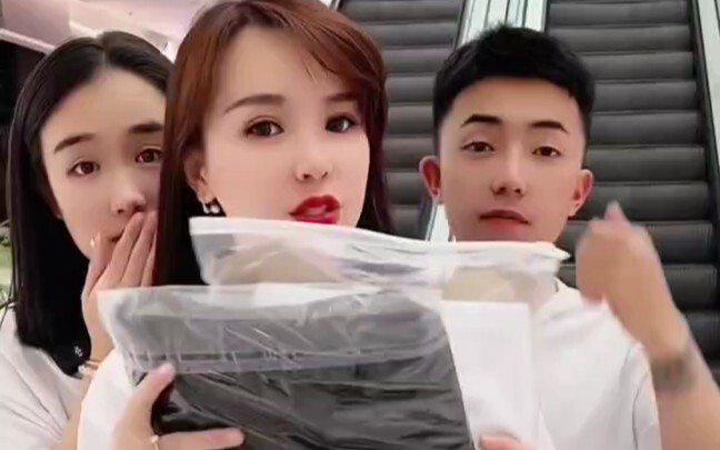 《เสื้อแขนสั้นเครดิต》คะแนน Douban 7.2