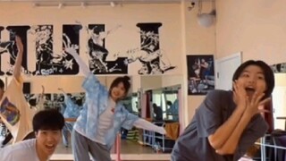 【الحب جارٍ】LOCKING مرح في الصيف، محدود للشباب في الحرم الجامعي، الأخ الأكبر شياو مينغ يعلمكم الرقص، 