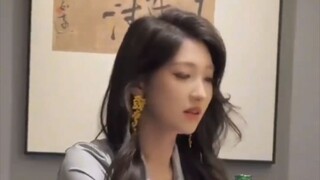 “Bạn thanh toán hóa đơn đi”