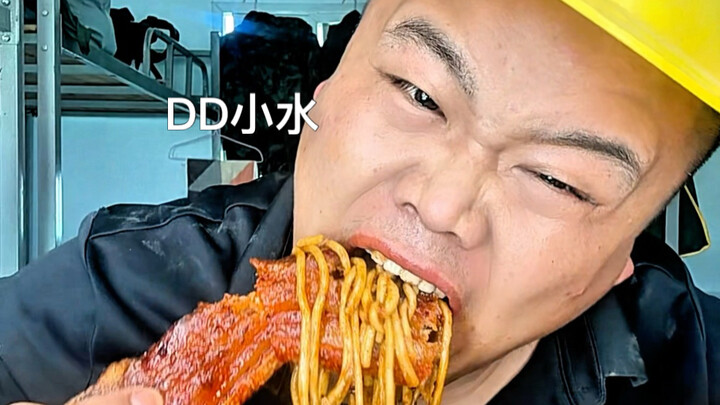 Mie goreng lebih cocok dipadukan dengan daging babi perut renyah